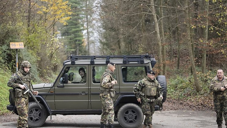 Le contrôle par sondage des caméras, notamment sur les places d'armes, les centres logistiques et les bâtiments administratifs de l'armée, aurait révélé que les documents de sécurité informatique étaient pour la plupart inexistants ou insuffisants.