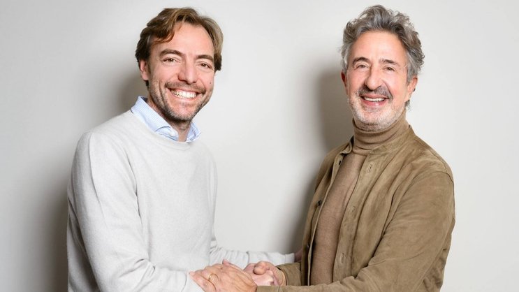 Jaume Sabater, fondateur de Stoneweg, et Anthony Collé, cofondateur de Fundim, lors de la signature.