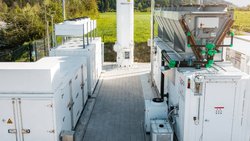 La plus grande installation de production d'hydrogène écologique de Suisse se situe dans les Grisons.