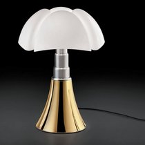 La lampe Pipistrello est considérée comme un objet phare du design industriel.