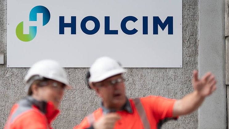 Le géant des matériaux de construction, qui a souffert de la cession de ses activités dans le ciment en Inde et au Brésil, a dégagé un résultat d'exploitation avant intérêts et impôts (Ebit) récurrent record de 4,76 milliards de francs, à la faveur d'une infime hausse de 0,2%. (KEYSTONE/G. Bally)