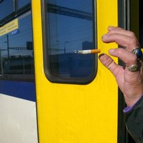 L’interdiction de fumer dans les trains il y a 20 ans a nettement amélioré la propreté et le confort (photo d'illustration).