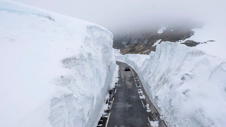 Une voiture circule sur une route norvégienne (archives).