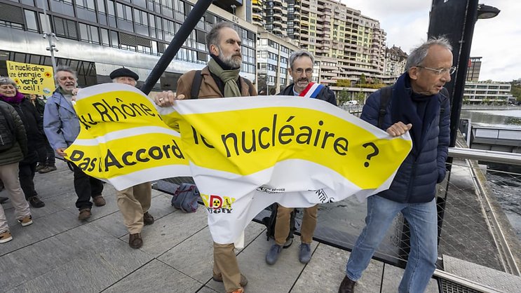 Les militants écologistes ont organisé leur action sur le barrage du Seujet, considéré comme le robinet du lac Léman.