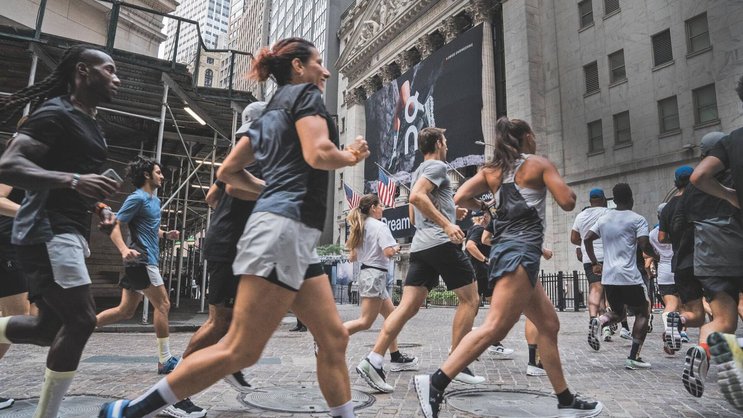 Un marketing savamment orchestré par On lors de son entrée en bourse, à New York, en septembre 2021.