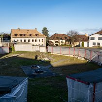 L'amphithéâtre de Nyon figure parmi les huit amphithéâtres romains découverts en Suisse. Il se distingue par ses dimensions - arène elliptique de 50 mètres sur 36 mètres -, ainsi que par son bon état de conservation.