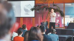 Les FuckUp Nights déconstruisent les tabous autour de l’échec au travers de témoignages.