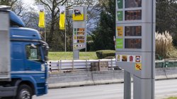 Hausse du carburant: en cas de choc géopolitique, le prix de l'essence augmente immédiatement, mais met ensuite des semaines à redescendre. 