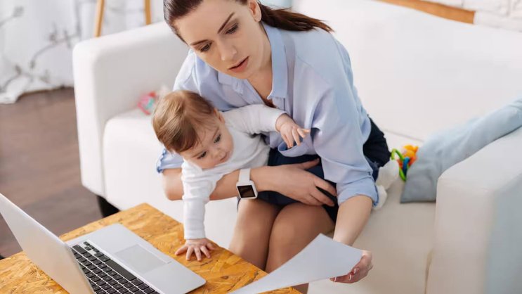 Aujourd'hui, concilier famille et carrière reste un défi. Le travail à temps partiel offre des opportunités aux femmes et aux entreprises.