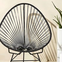 Grâce à son style minimaliste et à son confort, la chaise Acapulco, symbole de la culture mexicaine, s’est imposée comme un classique du design.