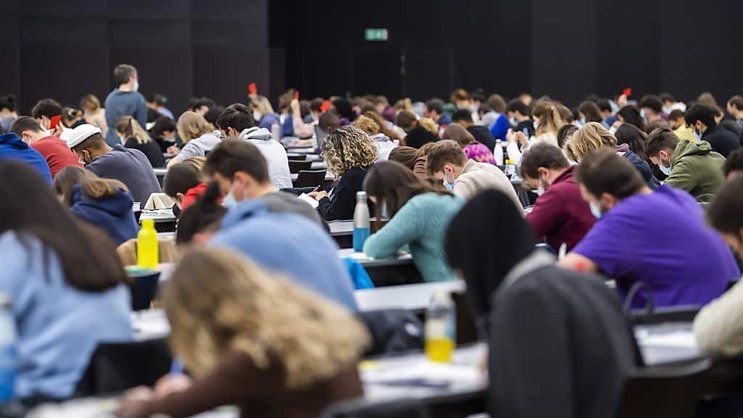 Parmi les universitaires, ceux qui ont rencontré le moins de difficulté à s'insérer sur le marché du travail sont les titulaires d'un master en Médecine et pharmacie et en Sciences techniques. (archive)