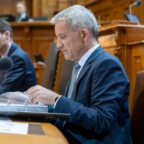 Le ministre de la justice et police Beat Jans soutient ce changement.