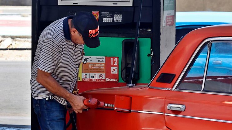 Le gouvernement cubain avait affirmé en décembre qu'il ne pouvait pas continuer à vendre du carburant à des prix "subventionnés" (image d'illustration).