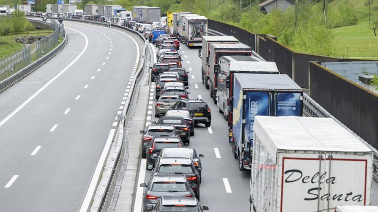 Les traditionnels bouchons de Pâques ont commencé à se former en direction du sud au Gothard. (archives)