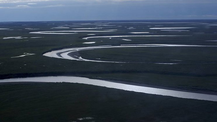La zone en question fait partie de ce qui est appelé la réserve nationale de pétrole, dans le nord-ouest de l'Alaska. La mesure permet d'interdire l'attribution future de nouveau bail d'exploitation sur des millions d'hectares.