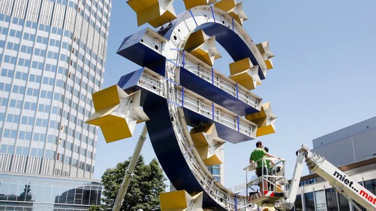 Ces marchés financiers restent "vulnérables à des baisses soudaines de cours", alors que l'optimisme qui a suivi les places boursières mondiales après les creux d'avril "a encore fait grimper" le cours des actions de ces groupes déjà élevés, a déclaré le vice-président de l'institut monétaire.