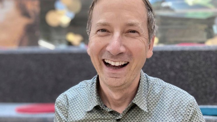 Eric Fingerhut, cadre chez Roche, a rejoint le club Toastmasters en 2019.