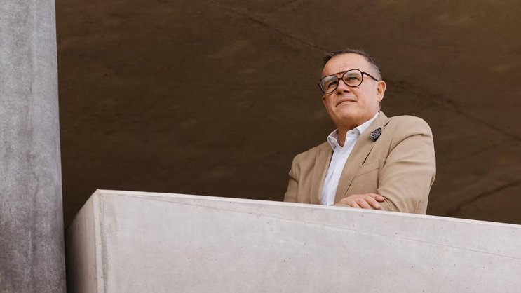 Oliver Müller, propriétaire de LuxeConsult à Genève, ne prévoit pas d'amélioration significative dans le secteur horloger avant fin 2025 ou avant le premier trimestre 2026.