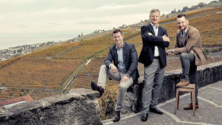 Luc Massy, 68 ans, représentant de la troisième génération de cette famille de vignerons-encaveurs, avec ses deux fils, Gregory et Benjamin.