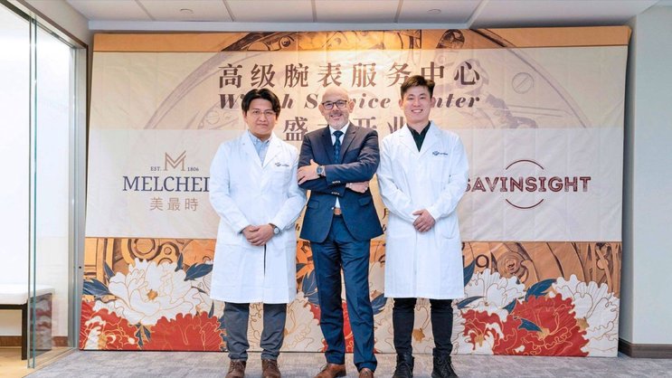 SAVinsight (Roland Hirschi, son CEO, au centre) et Melchers vont former des employés locaux dans leur nouveau centre horloger à Shanghai.