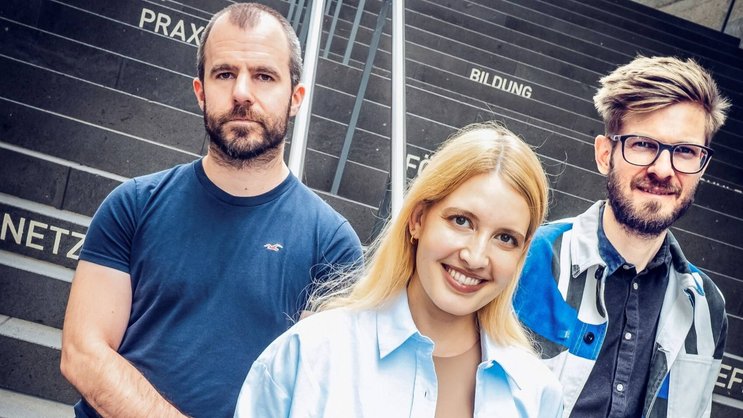 Ce trio fait vibrer le secteur international des technologies juridiques: Yannic Kilcher (à g.), Paulina Grnarov et Kevin Roth.