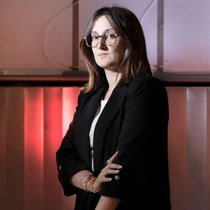 Margaux Peltier n’avait pas encore 30 ans lorsqu’elle a fondé Enerdrape avec sa professeure et son directeur de thèse. Son travail de master portait déjà sur les échanges entre l’air, le sol et le béton.