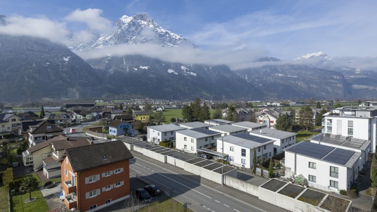 Seules quelques rares régions pourraient ressentir un soulagement, notamment les cantons de Genève, d'Aarau et de St-Gall. A l'inverse, dans les cantons de Zurich, de Zoug et des Grisons, déjà frappés par une pénurie de logements, la situation pourrait stagner, voire se péjorer.