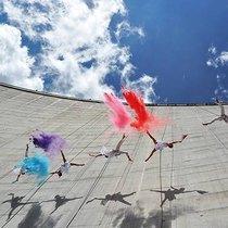 Un spectacle volant sur le barrage d’Emosson, un exemple d’événement original organisé pour les entreprises.