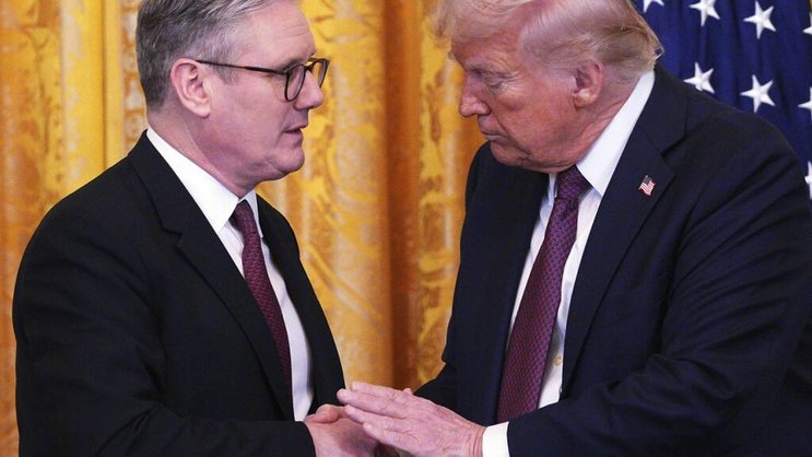 La rencontre entre le Premier ministre britannique Keir Starmer et le président américain Donald Trump à Washington en février. (archive)