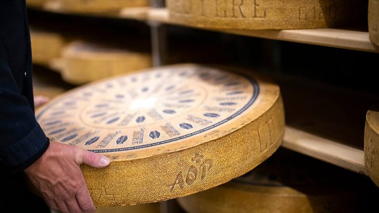 La consommation de gruyère est en légère hausse en Suisse mais les ventes ont reculé à l'étranger (archives).