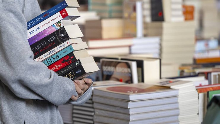Les amateurs de lecture peuvent depuis mercredi acheter en ligne les livres proposés par une quarantaine de librairies indépendantes romandes (image d'illustration).