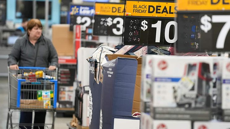 La croissance de 2,7% du PIB américain au 4e trimestre est le reflet d'une révision à la baisse des dépenses de consommation en partie compensée par celle à la hausse des investissements fixes non résidentiels. (archives)