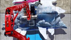Le duo d’artistes suisses Nevercrew réalise une fresque murale lors du Vision Art Festival de Crans-Montana en 2015.