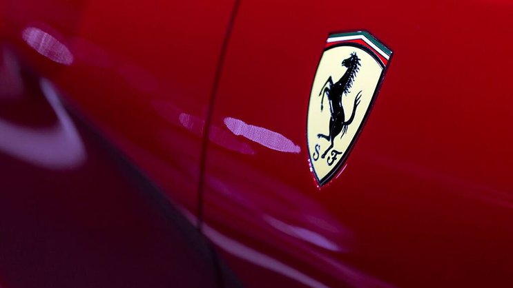 Ferrari compte lancer une quinzaine de nouveaux modèles au cours des trois prochaines années, dont la première voiture entièrement électrique qui sera présentée en 2025. (archives)