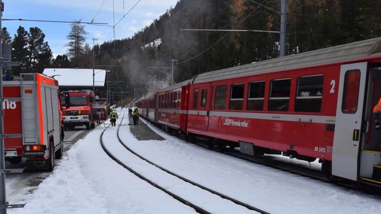 Le wagon qui a pris feu a pu être isolé du reste du convoi et ses passagers évacués en direction des autres voitures du train. L'incendie a pu être éteint à Pontresina (GR).