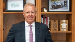 Hervé Ordioni est un passionné de courses automobiles. En 2022, il a remporté le Tour Auto avec Thierry Boutsen, ancien pilote de formule 1.