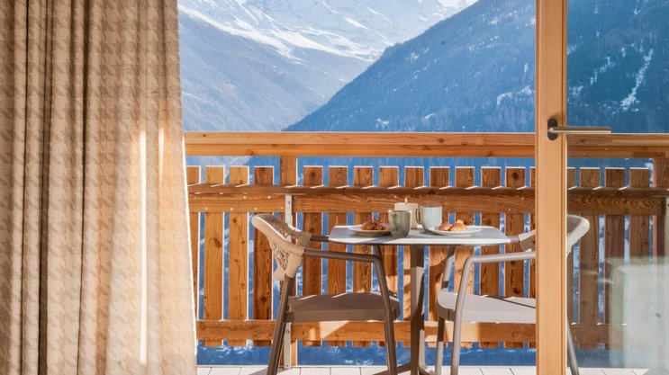 Le Dent Blanche Resort bénéficie d'une vue spectaculaire sur les sommets emblématiques du Valais et le barrage de la Grande Dixence.