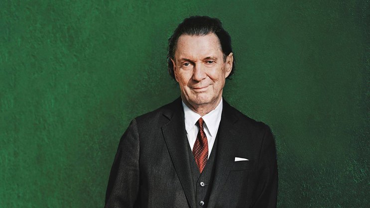 Avant d’être écrivain, Martin Suter a travaillé dans la publicité. C’est à lui que l’on doit le slogan: «Laissez votre argent travailler pour vous, parce que vous aussi travaillez pour votre argent.» Un slogan qu’il regrette aujourd’hui.