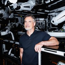 «Les employés de bureau sont beaucoup plus vulnérables que les plombiers.» Le professeur Jürgen Schmidhuber dans son institut IDSIA à Lugano.