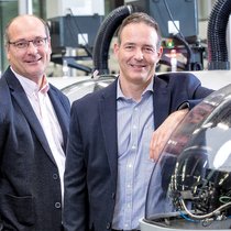 Thierry Mathez (à g.), CFO, et Pascal Barbezat, directeur de Polydec.