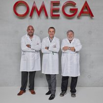 En l’honneur du partenariat entre la marque horlogère et Privateer, Raynald Aeschlimann, CEO d’Omega (au centre) a reçu Steve Wozniak (à d.) et Alex Fielding (à g.) dans le siège de l'entreprise à Bienne.