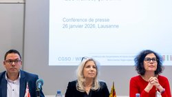 Le ministre du canton du Jura Stéphane Theurillat, la conseillère d'Etat genevoise Nathalie Fontanet et la présidente du Conseil d'Etat vaudois Christelle Luisier Brodard (de g. à d.) ont dit la ferme opposition des gouvernements de Suisse occidentale à l'initiative "200 francs, ça suffit!".