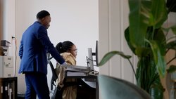Grâce au soutien de l'assurance-invalidité (AI) et à la confiance de son associé, René a transformé son parcours de réinsertion en réussite entrepreneuriale.