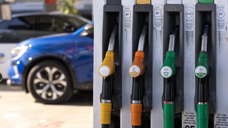 Le litre de sans plomb 95 est passé de 1,64 à 1,72 franc en moyenne en Suisse, selon le site du TCS.