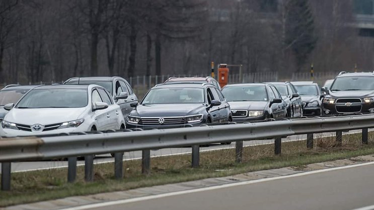 Malgré des difficultés persistantes de production liées, Toyota a engrangé un bénéfice net de 791,7 milliards de yens (6,3 milliards de francs) entre octobre et fin décembre, un recul de 5,6%  (archives).