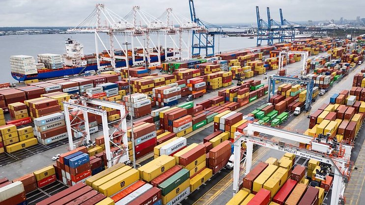 Le déficit commercial avec les deux voisins des Etats-Unis, Canada et Mexique, a connu une évolution différente en 2024. Il est en recul avec le Canada à 63 milliards de dollars, mais s'est creusé avec le Mexique à 172 milliards.