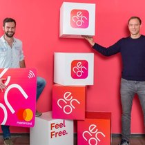 Neon Bank a été cofondée en 2018 par Julius Kirscheneder (à dr.) et Michael Noorlander. Sept ans se sont écoulés depuis le premier financement d’amorçage.