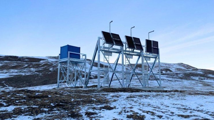 Les six modules photovoltaïques ont été installés à 2500 mètres d'altitude dans la commune de Grengiols dans le Haut-Valais.