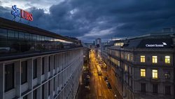 Les bâtiments du Credit Suisse et de l'UBS à la Paradeplatz à Zurich. Auront-ils le même logo à l'avenir?