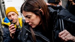 Jessica Moretti est arrivée vers 8h30 au Ministère public, devant se frayer un chemin entre les journalistes et photographes présents.